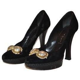 Décolleté Casadei in velluto nero con dettaglio gioiello Nero