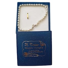 Autre Marque-14K Gold fastener & freshwater pearls for this vintage bracelet-White,Golden,Cream,Cream,Eggshell,Gold hardware