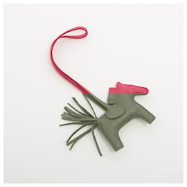 Hermès-Porte-clés en cuir rose Hermes-Rose