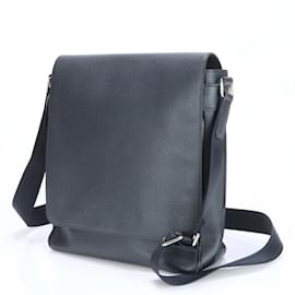 Louis Vuitton-Bolsa de ombro em couro Louis Vuitton Taiga Milo M32632-Outro