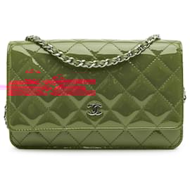 Chanel-Portefeuille en chaîne en cuir verni rouge CC de Chanel-Rouge