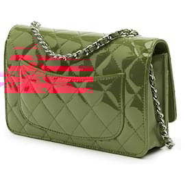 Chanel-Portefeuille en chaîne en cuir verni rouge CC de Chanel-Rouge