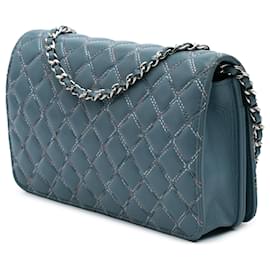 Chanel-Portefeuille Chanel en cuir d'agneau matelassé bleu à double couture avec chaîne-Bleu,Autre