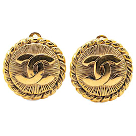 Chanel-Boucles d'oreilles rondes à clip en or plaqué CC de Chanel-Doré