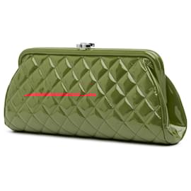 Chanel-Pochette à fermoir Kiss Lock en cuir verni matelassé rouge CC de Chanel-Rouge
