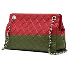 Chanel-Sac shopping en caviar matelassé rouge CC de Chanel-Rouge