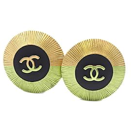 Chanel-Boucles d'oreilles clip en métal doré CC de Chanel-Doré