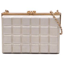 Chanel Gold Chocolate Bar Metallic Lammleder Clutch mit Kette Golden Andere