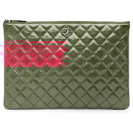 Chanel-Pochette O en cuir verni matelassé rouge large de Chanel-Rouge
