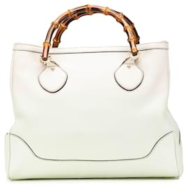 Gucci-Gucci White Medium Leather Bamboo Diana Tote-White