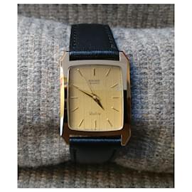 Seiko-Vintage Seiko Dolce quartz watch ref. 7321-5570-Black,Golden