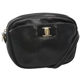 Borsa a Spalla Salvatore Ferragamo in Pelle Nera e Oro Auth BA1137 Nero D'oro