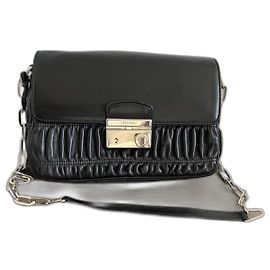 Borsa a spalla in pelle nera Prada Nappa Gaufre Nero