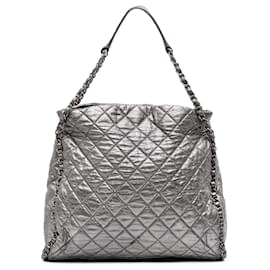 Chanel-Chanel Argent Grand Hobo en Cuir Métallisé Matelassé-Argenté