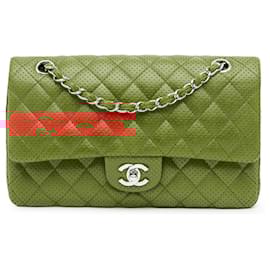 Chanel-Chanel Rouge Moyen Classique En Cuir Agneau Perforé Double Rabat-Rouge