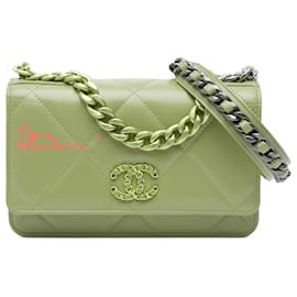 Chanel-Chanel Pink Quilted Lambskin 19 Portefeuille sur Chaîne-Rose