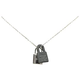 Hermès-Collier pendentif O Kelly en argent palladié et cuir Swift Hermès-Argenté