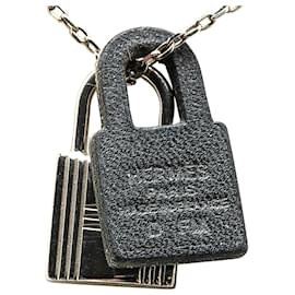 Hermès-Collier pendentif O Kelly en argent palladié et cuir Swift Hermès-Argenté