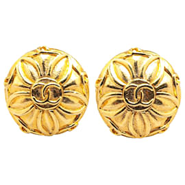 Chanel-Chanel Gold Gold Plated CC Flower Clip On Earrings-Golden