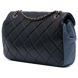 Chanel-Chanel Bleu CC Tricolore Matelassé en Agneau Double Rabat-Bleu