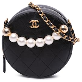Chanel-Pochette ronde en cuir d'agneau noir Chanel avec perles sur chaîne-Noir