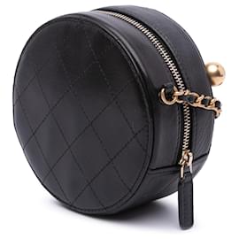 Chanel-Pochette ronde en cuir d'agneau noir Chanel avec perles sur chaîne-Noir