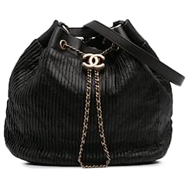 Chanel-Sac seau à cordon en cuir de veau froissé noir moyen Coco Pleats de Chanel-Noir