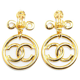 Chanel-Boucles d'oreilles clip-on en or plaqué or CC de Chanel-Doré