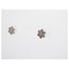 Chanel-NINE CHANEL CC LOGO SNOWFLAKE EARRINGS-Silvery