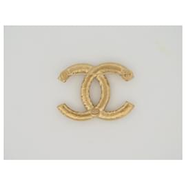 Chanel-NEW CHANEL CC LOGO BROOCH 2024 IN GOLD METAL WITH PEARLS-Golden