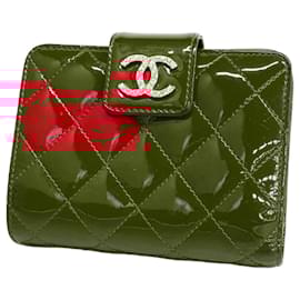 Chanel-Portefeuille bi-fold en cuir verni rouge Chanel-Rouge