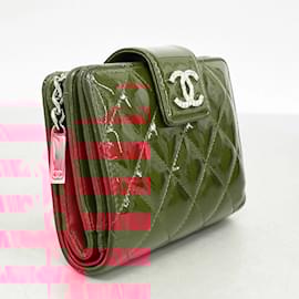 Chanel-Portefeuille bi-fold en cuir verni rouge Chanel-Rouge