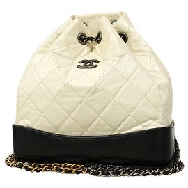 Mochila de couro de bezerro Matelassé Gabrielle da Chanel Preto Branco