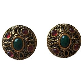Pendientes Chanel Clips de metal dorado y cristal Dorado