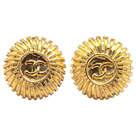 Chanel-Chanel Gold Gold Plated CC Round Clip on Earrings-Golden