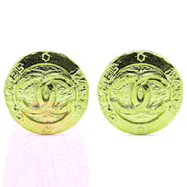 Chanel-Chanel Gold Gold Plated CC Round Clip on Earrings-Golden