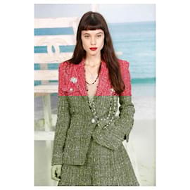 Chanel-Chanel 19C La Pausa Red Tweed Pearl Jacket FR 38-Red