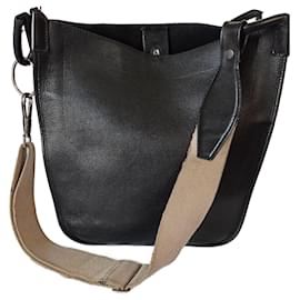 Yves Saint Laurent Tasche aus schwarzem Leder Schwarz