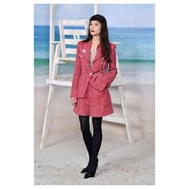 Chanel-Chanel 19C La Pausa Red Tweed Pearl Shorts FR 36-Red