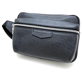 Louis Vuitton-Louis Vuitton Taiga Bum Bag-Grey