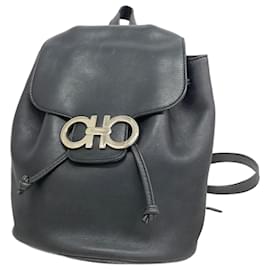 Salvatore Ferragamo-Salvatore Ferragamo Black Leather Backpack-Black