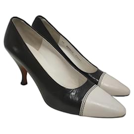 Bruno Magli-chanel black & white décolleté - vintage-Black