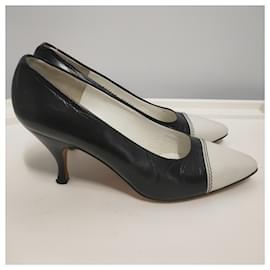 Bruno Magli-chanel black & white décolleté - vintage-Black
