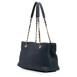 Chanel-Chanel Blue Medium Chevron Wrinkled Calfskin Medallion Charm Tote-Blue,Navy blue