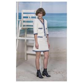 Chanel-Chanel 19P Ivory and Navy Fantasy Tweed Short Sleeve Dress FR 36-Beige,Navy blue