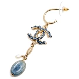 Chanel-Chanel 2011 Mono Boucle Creole CC golden metal single Hoop Earring Pendant-Golden