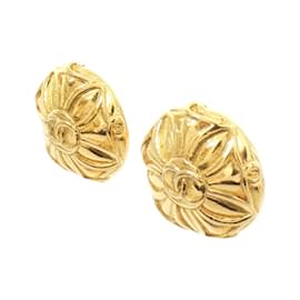 Chanel-Chanel Gold Clip Earrings-Golden
