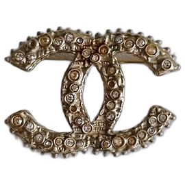 Spilla Chanel modello CC D'oro