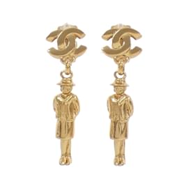 Chanel-Chanel Gold Clip Earrings-Golden
