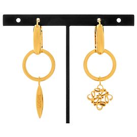 Brincos assimétricos com anagrama Loewe Dourado